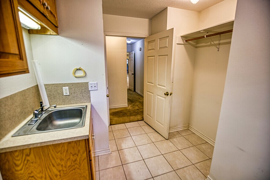More Photos Of 655 Farmers Rd, Brenham Loft Creative Space For Sale