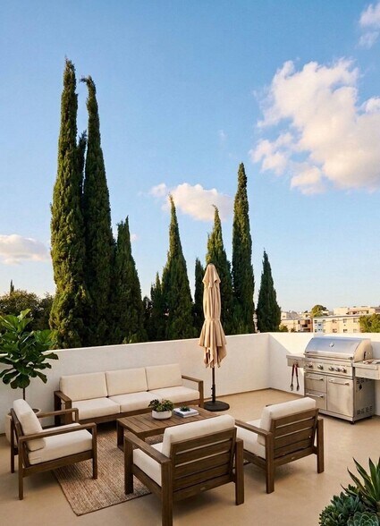 More Photos Of 19100 Victory Blvd, Tarzana Apartments For Sale