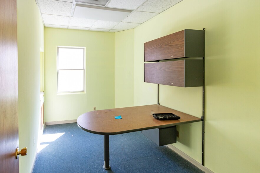 More Photos Of 115 W Saratoga St, Baltimore Storefront Retail Residential For Sale