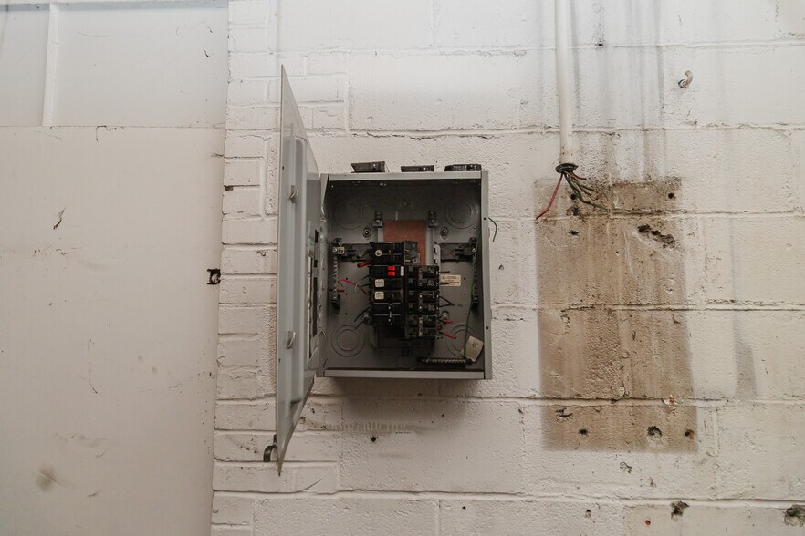 More Photos Of 470 N Seneca St, Wichita Warehouse For Sale