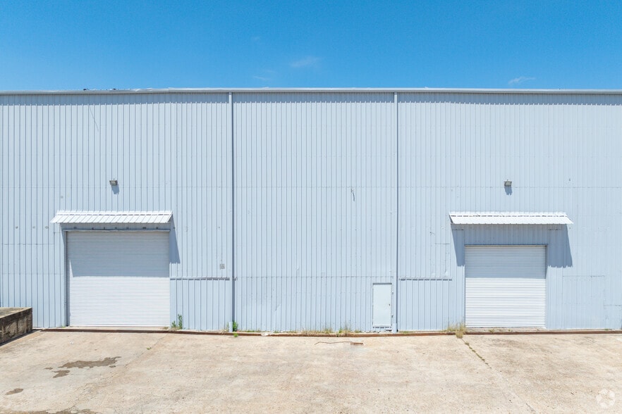 More Photos Of 1301 Hays St, Houston Warehouse For Lease