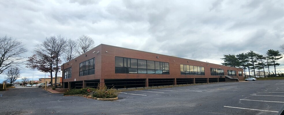 More Photos Of 1 Michael Ave, Farmingdale Office For Lease