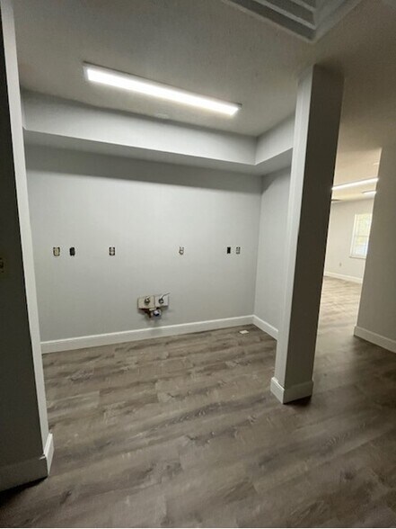 More Photos Of 13910 Fivay Rd, Hudson Medical For Lease