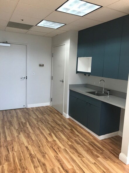 More Photos Of 200 N Vineyard Blvd, Honolulu Office For Lease