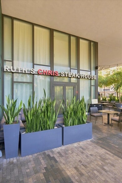 More Photos Of 2920-2950 NE 207th St, Aventura Unknown For Lease