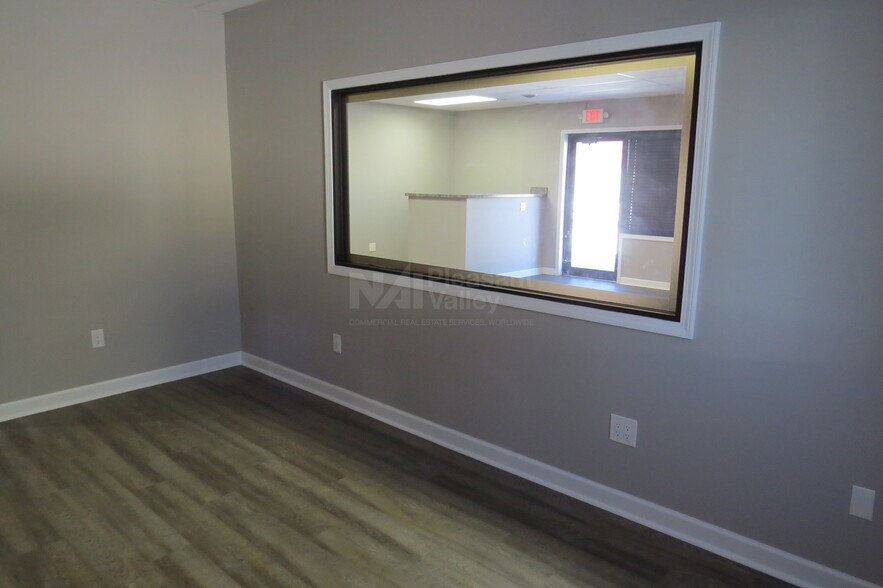 More Photos Of 675-685 High Grove Blvd, Akron Warehouse For Lease