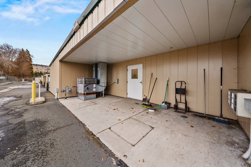 More Photos Of 4851 Highway 97 N, Klamath Falls Self Storage For Sale