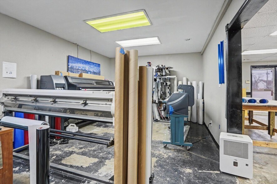 More Photos Of 603 W Rogers Blvd, Skiatook Freestanding For Sale