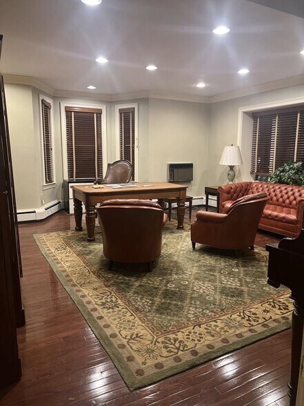 More Photos Of 41-43 Mount Auburn St, Watertown Office Residential For Lease