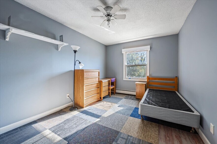 More Photos Of 918 Kimberly Dr, Dekalb Sorority Fraternity House For Sale