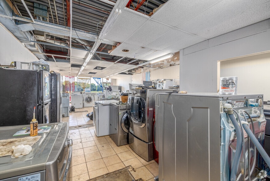 More Photos Of 100-110 Light Rd, Oswego Storefront For Sale