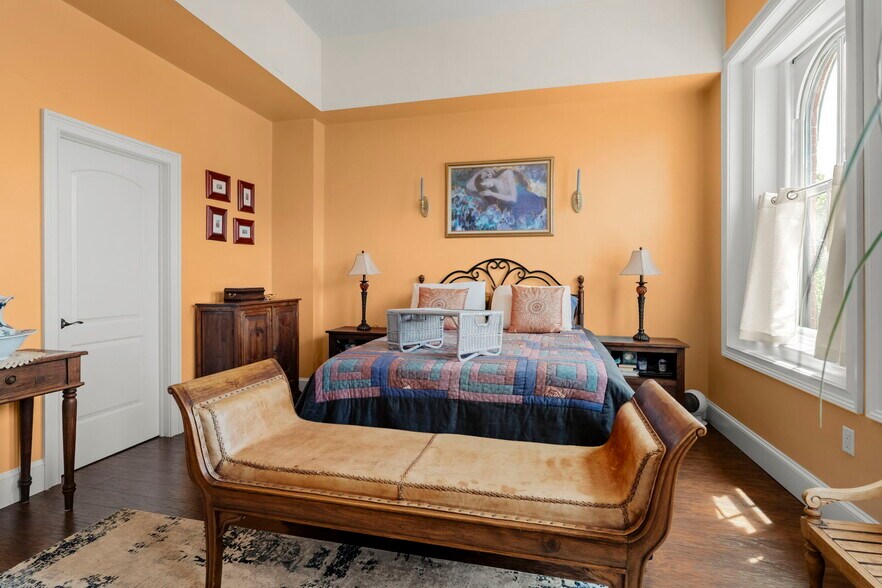 More Photos Of 305 N Queen St, Lancaster Storefront Retail Residential For Sale
