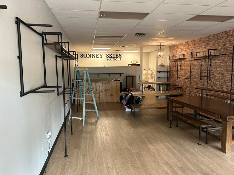 More Photos Of 2 River Walk Mall, Charleston Unknown For Lease