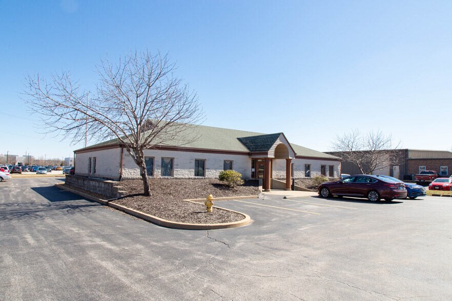 More Photos Of 612-614 Cepi Dr, Chesterfield Office For Sale
