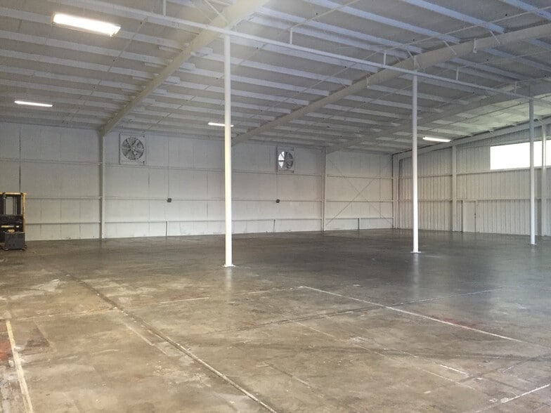 More Photos Of 12800 W Colonial Dr, Winter Garden Showroom For Lease