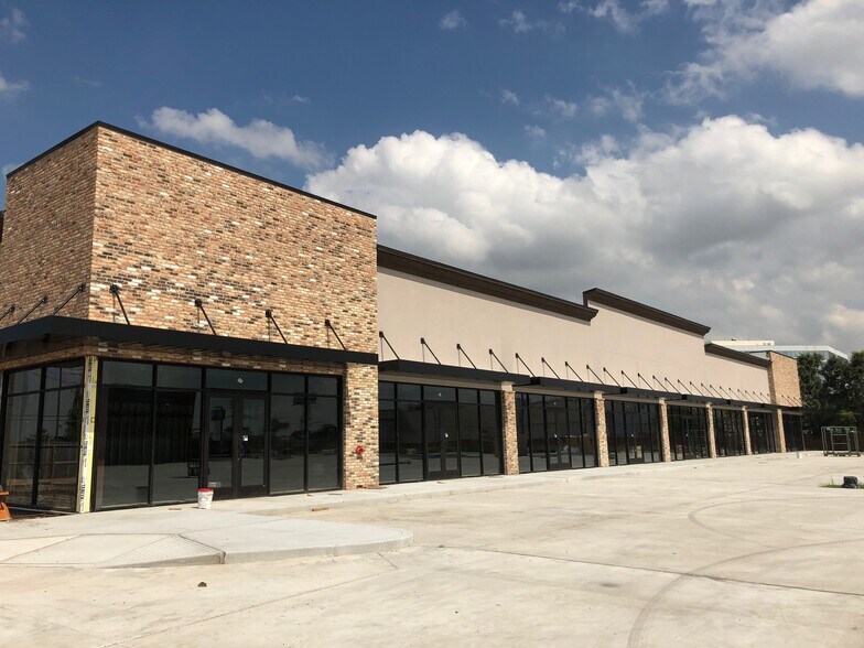 More Photos Of 6860 Southwest Fwy, Houston Storefront Retail Office For Lease