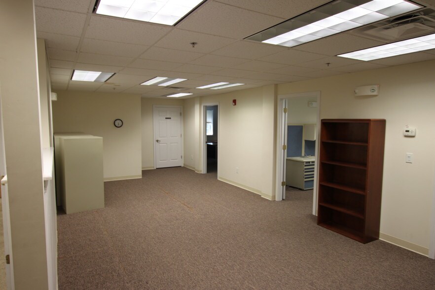 More Photos Of 206 Southbridge St, Auburn Office For Lease