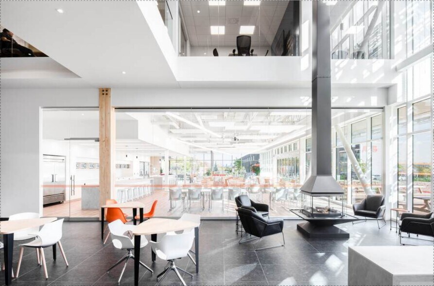 More Photos Of 3425 Rue Pierre-Ardouin, Québec Light Manufacturing For Sale