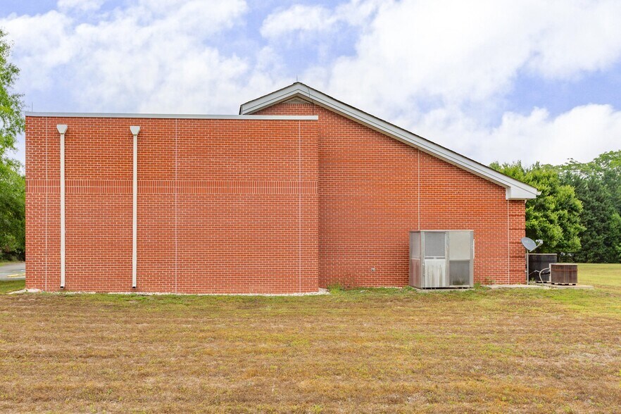 More Photos Of 15394 Kings Hwy, Montross Medical For Sale