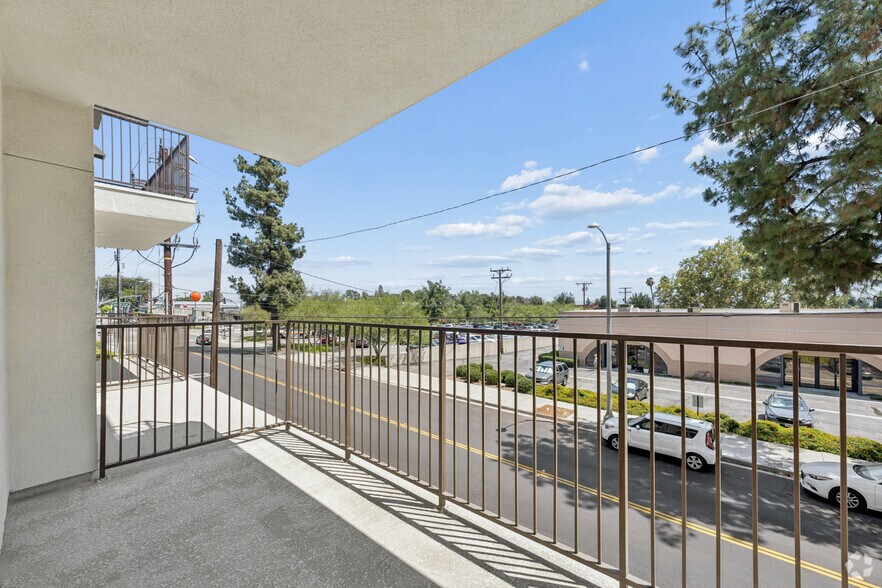 More Photos Of 127 W Pomona St, Monrovia Apartments For Lease