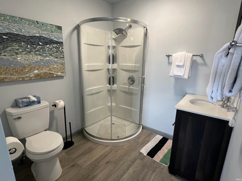 More Photos Of 128 W Walnut St, Kokomo Flex For Sale