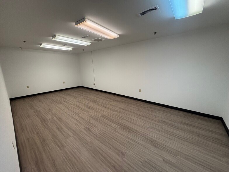 More Photos Of 1040 Higgs Rd, Lewisburg Warehouse For Lease