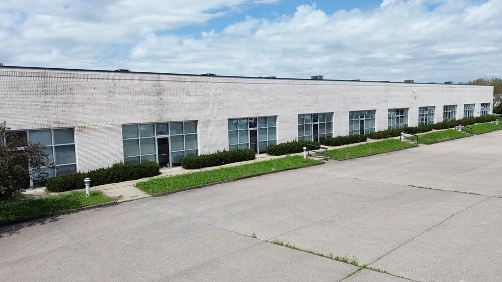 More Photos Of 9507-9510 Ross Ln, Indianapolis Office For Lease