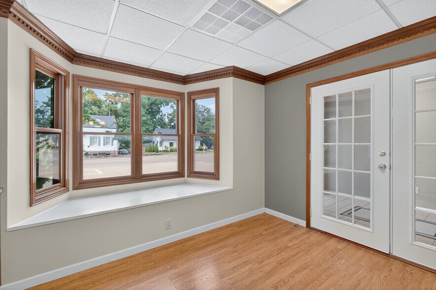 More Photos Of 638 Main St, Columbia Office For Sale