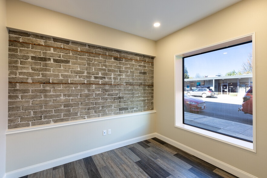 More Photos Of 412 Washington St, The Dalles Freestanding For Sale