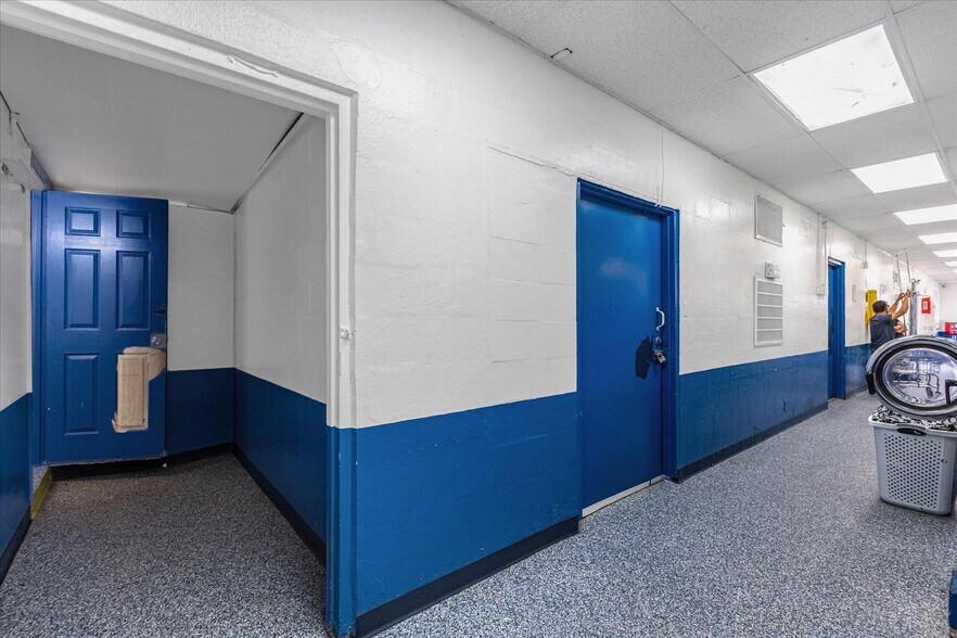 More Photos Of 701 E Canal St, Mulberry Convenience Store For Sale