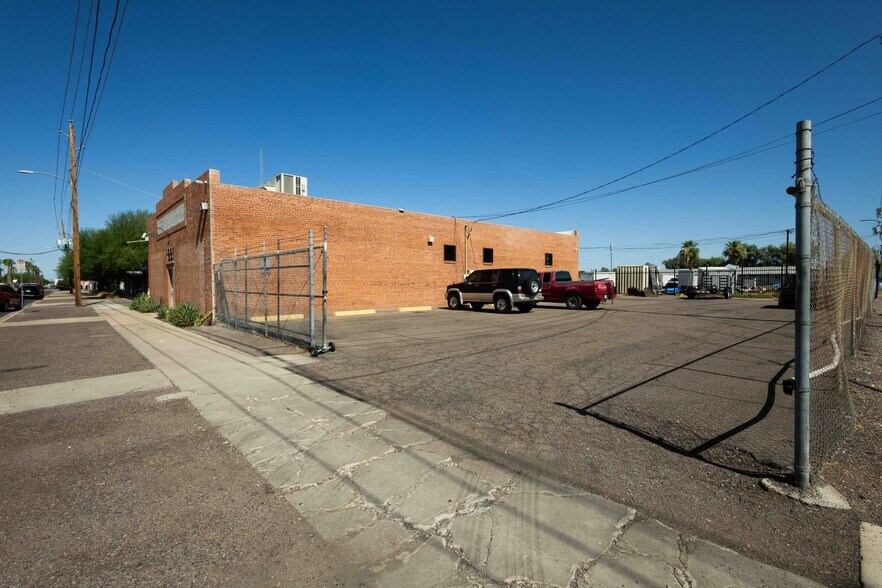 More Photos Of 718 W Polk St, Phoenix Manufacturing For Sale