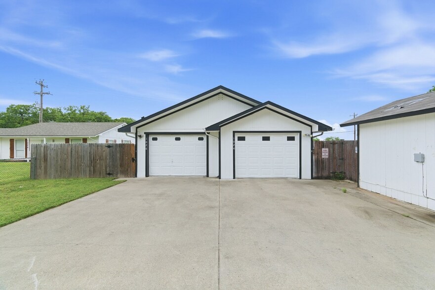 More Photos Of 1032 Greg St, Azle Specialty For Sale