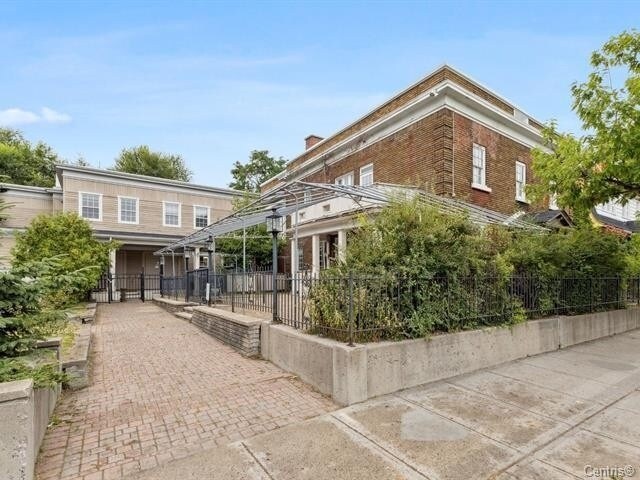 More Photos Of 69 Rue Laurier, Gatineau Restaurant For Lease