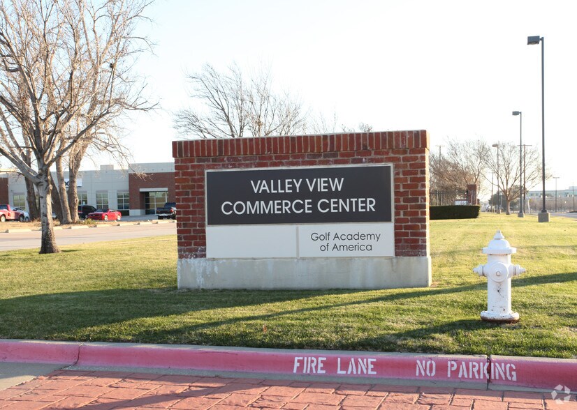 More Photos Of 1861 Valley View Ln, Farmers Branch Showroom For Lease