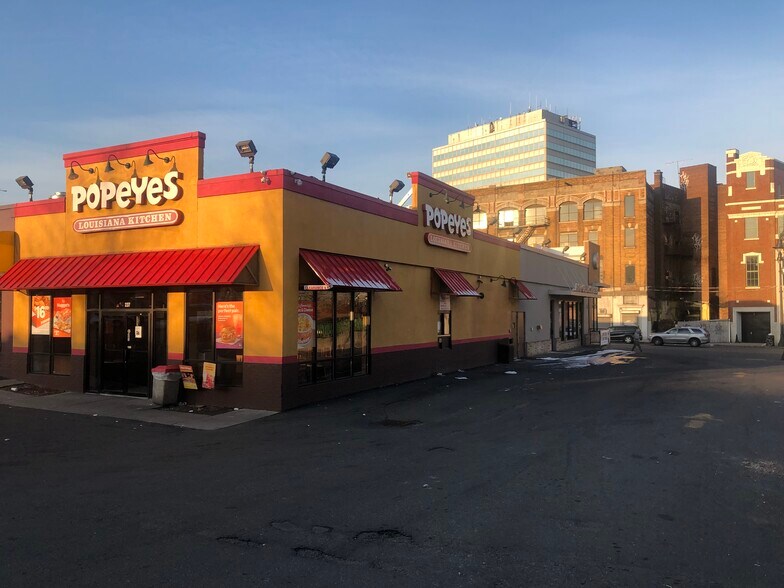 More Photos Of 237-251 Market St, Paterson Storefront Retail Office For Lease