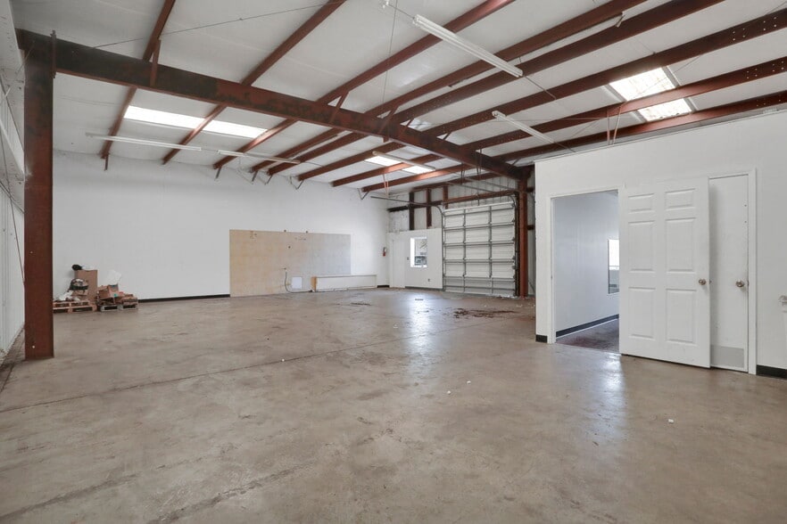 More Photos Of 8802 Corporate Square Ct, Jacksonville Unknown For Lease