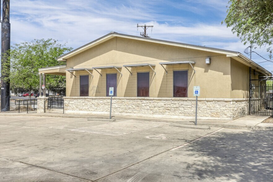 More Photos Of 5727 W I-10 Fwy, San Antonio Office For Lease