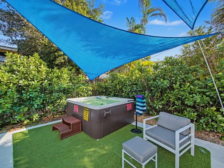 More Photos Of 112 Claremont Ln, Palm Beach Shores Apartments For Sale