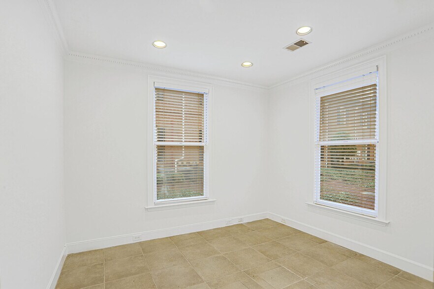 More Photos Of 541 Village Ter, Marietta Loft Creative Space For Lease