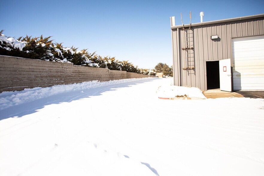 More Photos Of 15334 E Hinsdale Cir, Centennial Light Manufacturing For Lease