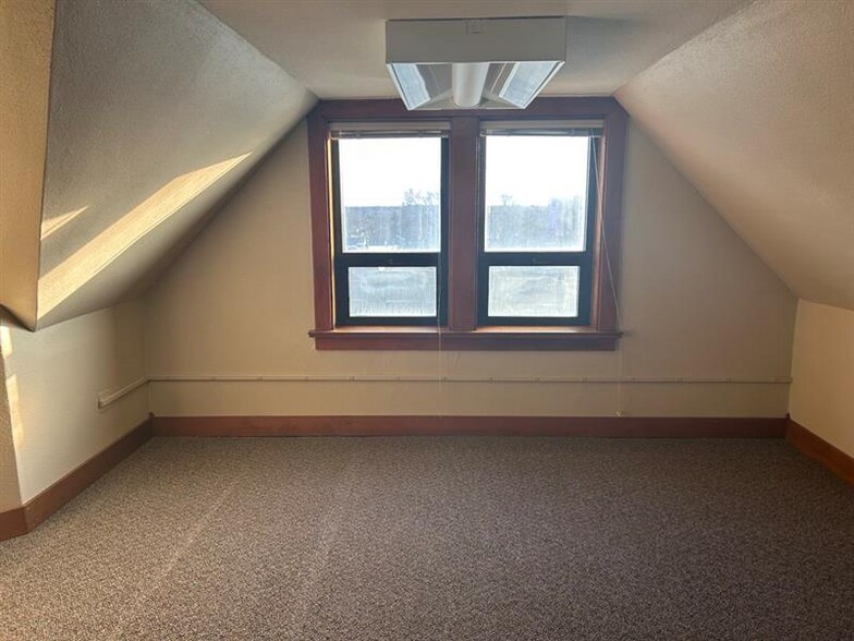More Photos Of 100 N Krohn Pl, Sioux Falls Office For Lease