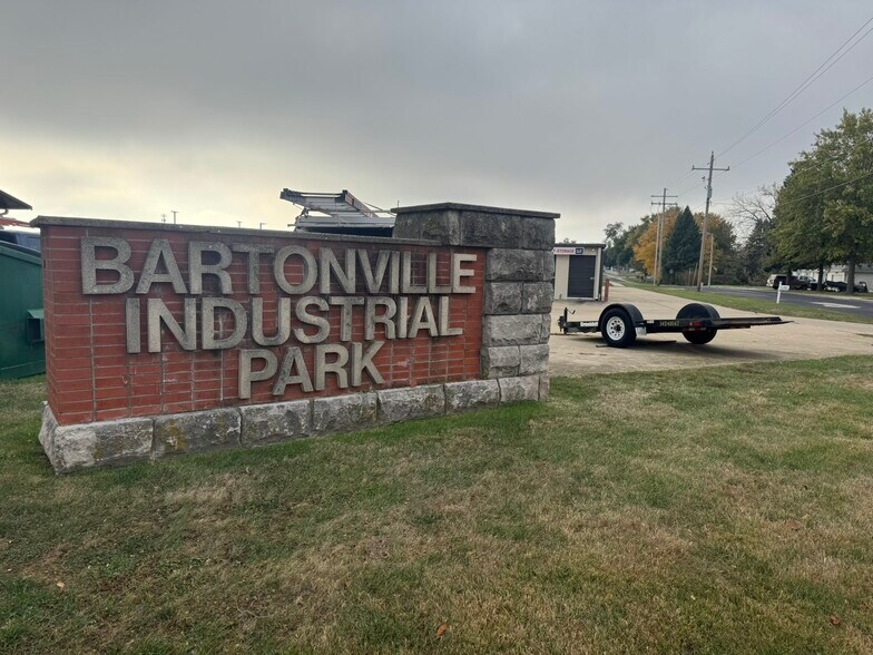 More Photos Of 4616 Enterprise Dr, Bartonville Industrial For Sale