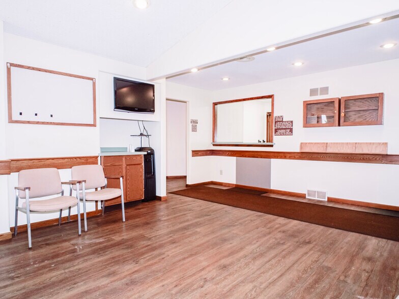 More Photos Of 603 N State St, Girard Medical For Sale
