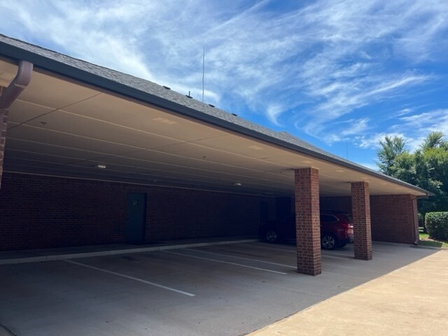 More Photos Of 9505 N Kelley Ave, Oklahoma City Office Residential For Sale