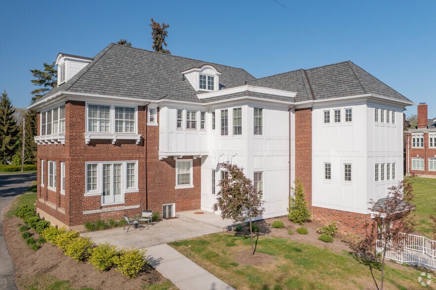 More Photos Of 2300 East Ave, Brighton Office For Lease