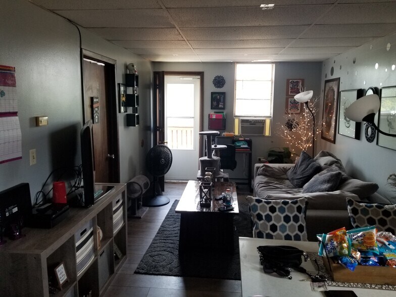 More Photos Of 409 Cavitt Ave, Trafford Bar For Sale