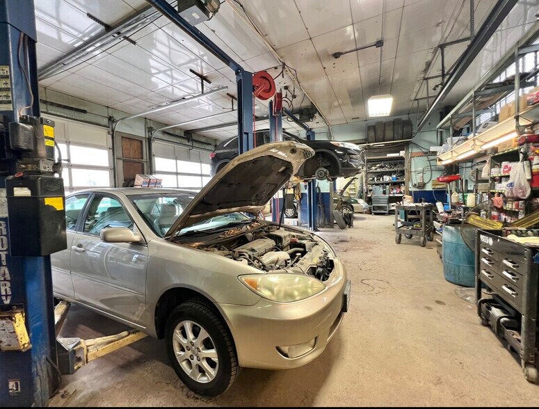 More Photos Of 2 W Gregory Blvd, Kansas City Auto Repair For Sale