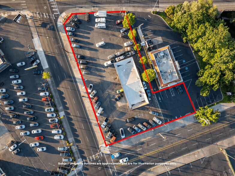More Photos Of 348 N Riverside Ave, Medford Auto Repair For Lease