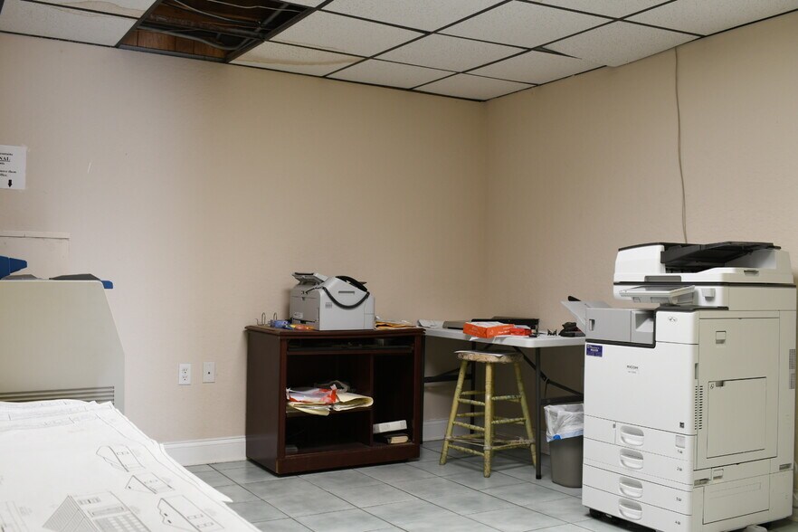 More Photos Of 522 Magnolia Ave, Auburndale Office For Sale