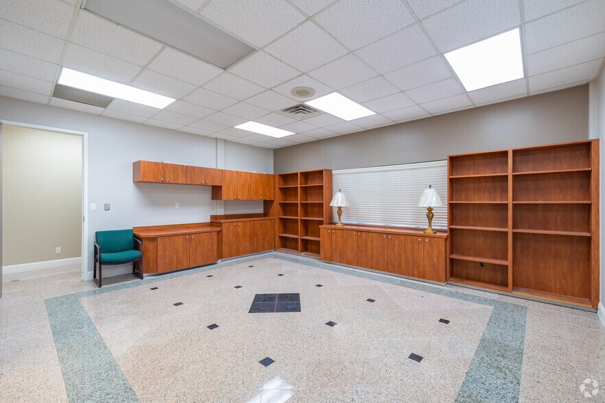 More Photos Of 2101 S Loop 336 W, Conroe Office For Sale